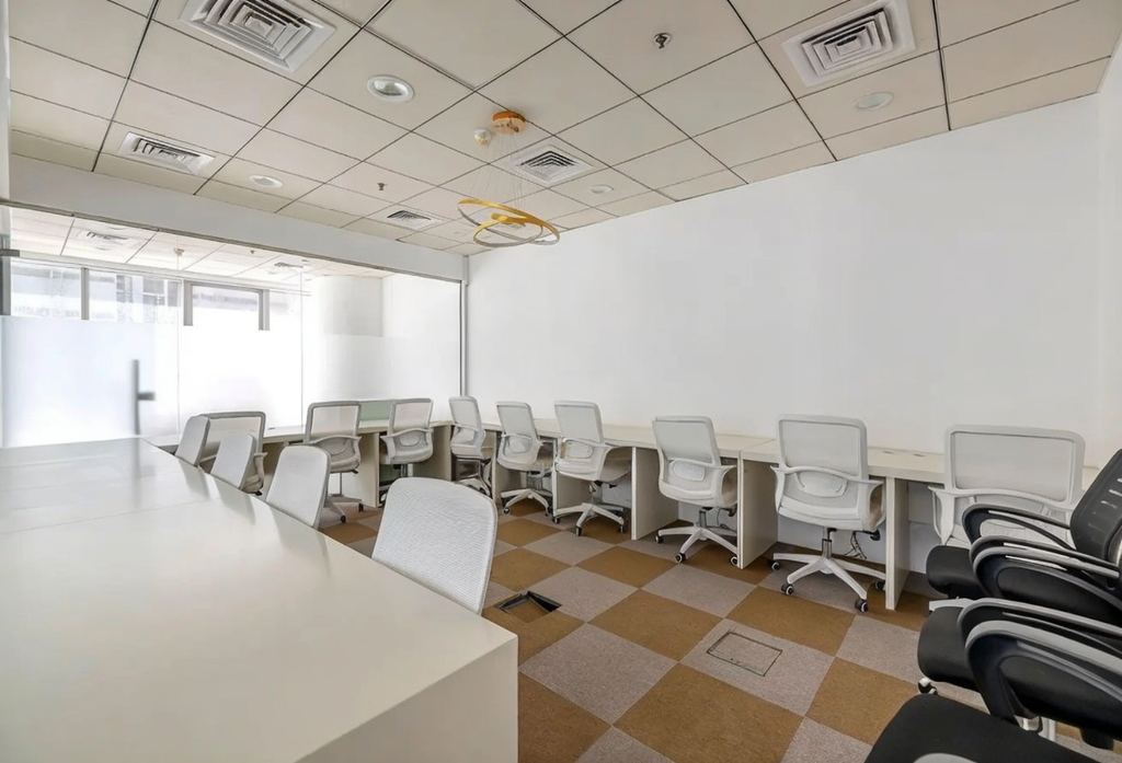modern-office-interior-dubai-commercial.webp
