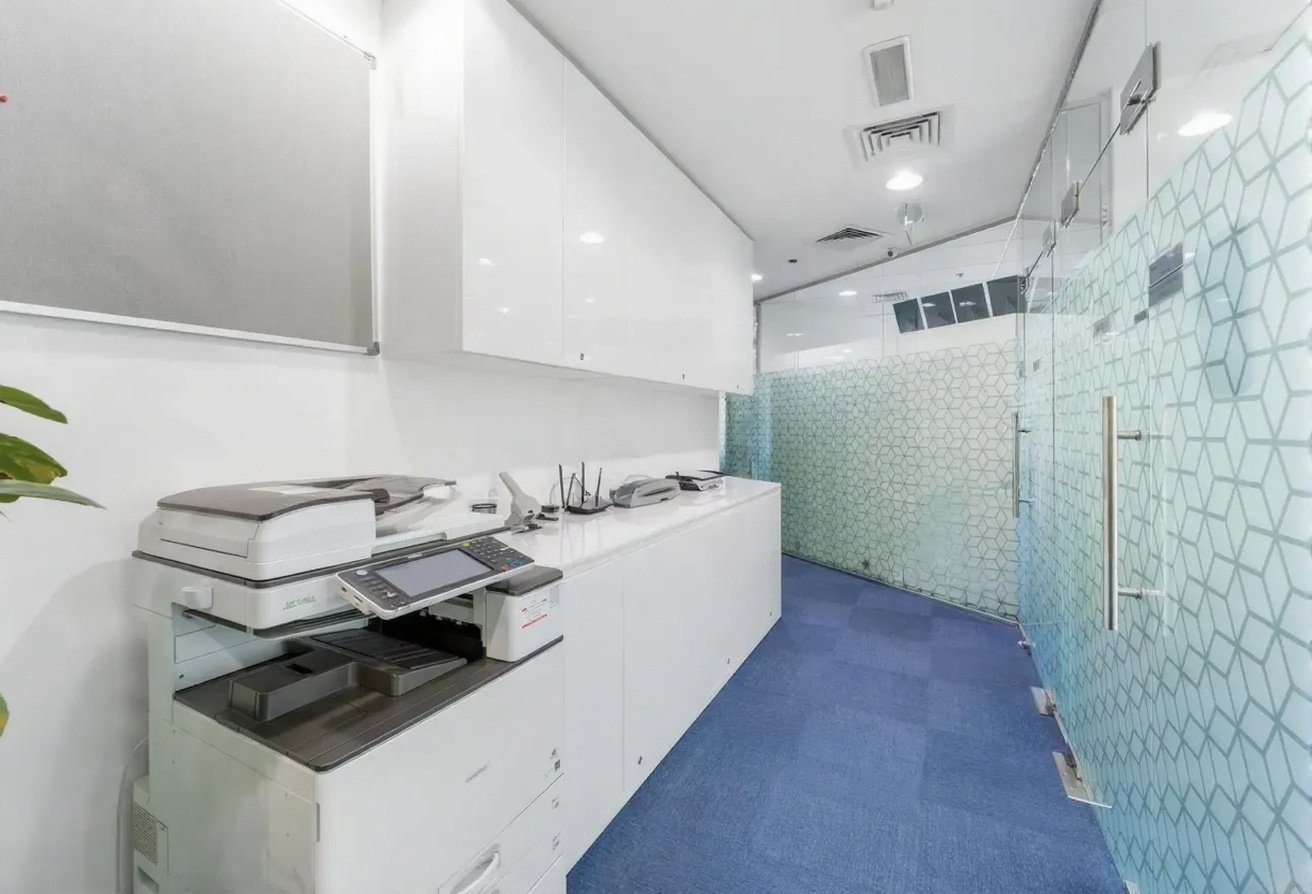 high-floor-commercial-office-dubai.webp