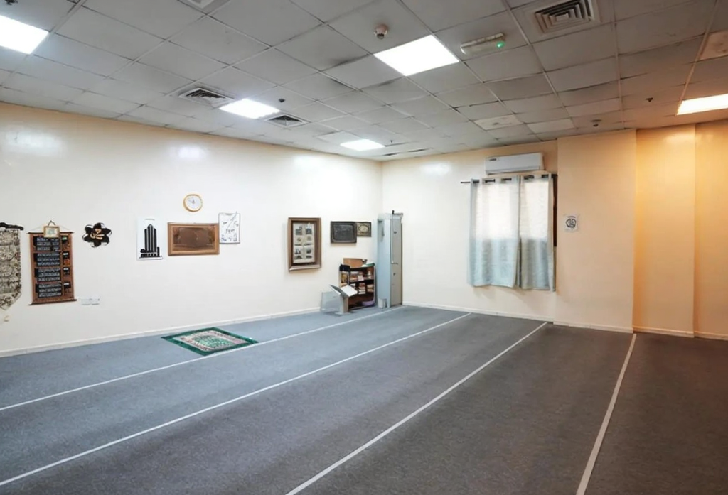 labor-camp-dining-hall-dubai.webp