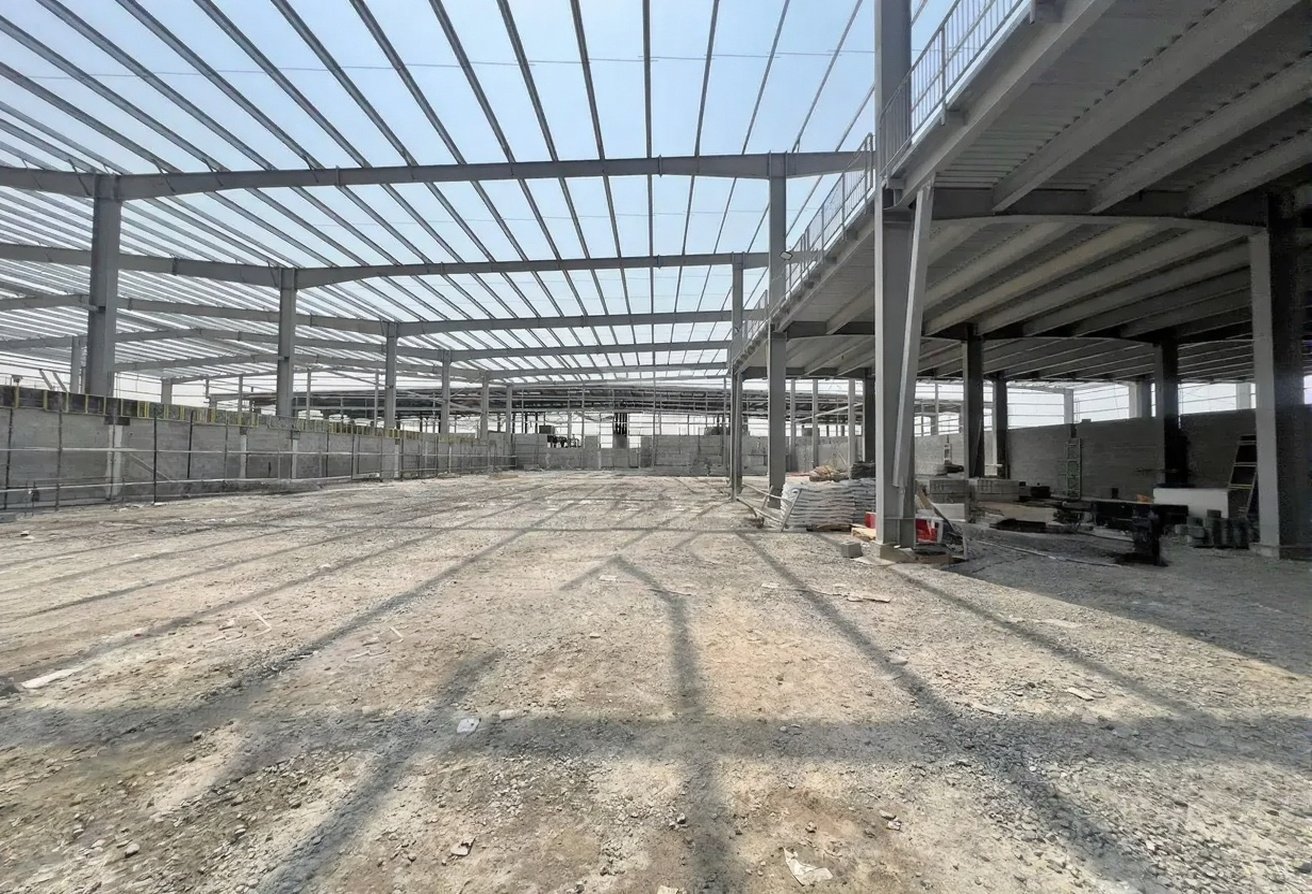 large-warehouse-dip-dubai.webp