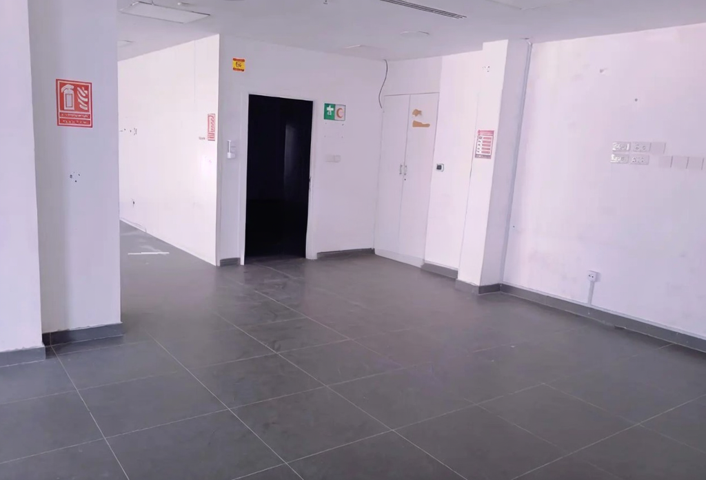 retail-space-with-pantry-dubai.webp