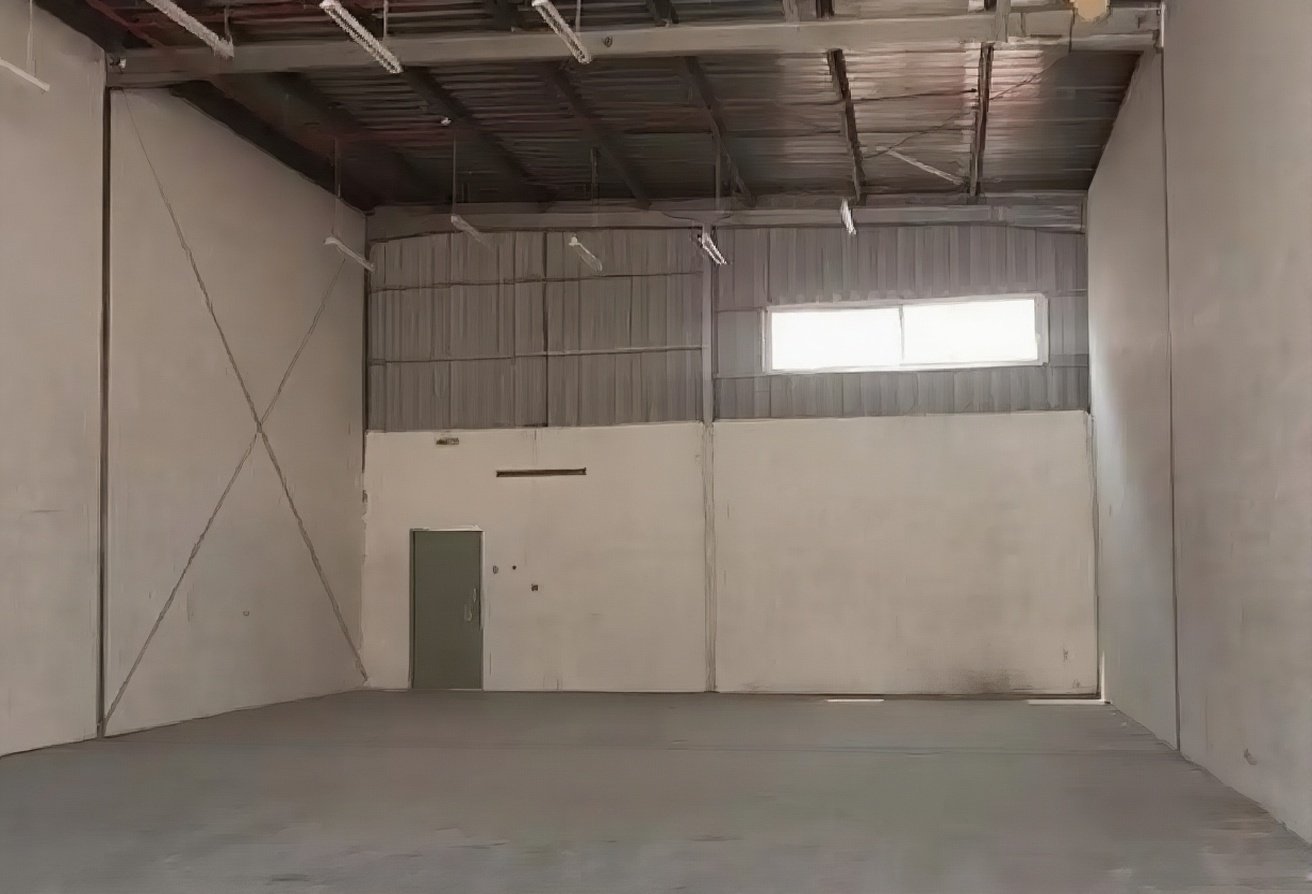 small-industrial-warehouse-dubai.webp (2)