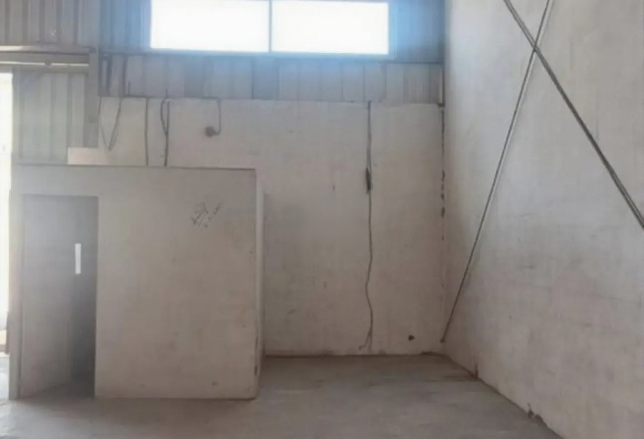 small-industrial-warehouse-dubai.webp